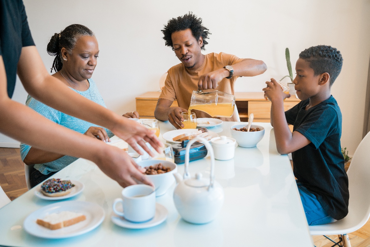 family-having-breakfast-together-at-home-2022-02-02-03-58-42-utc-1